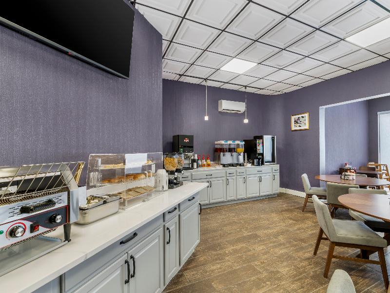 Red Lion Inn and Suites Kansas City image