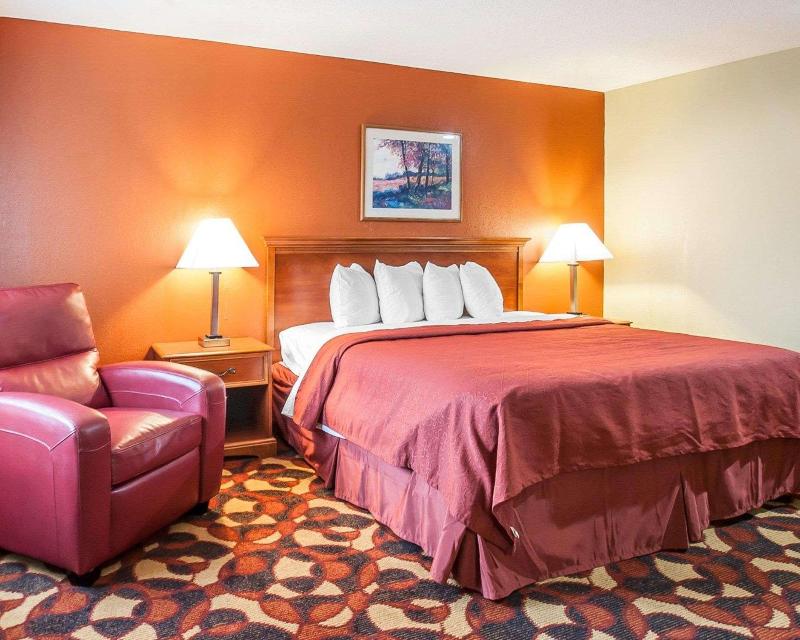 Red Lion Inn and Suites Kansas City 3