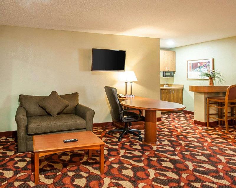 Red Lion Inn and Suites Kansas City 5