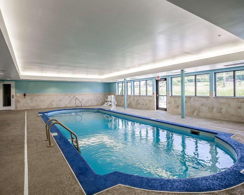 Comfort Inn Ferdinand image