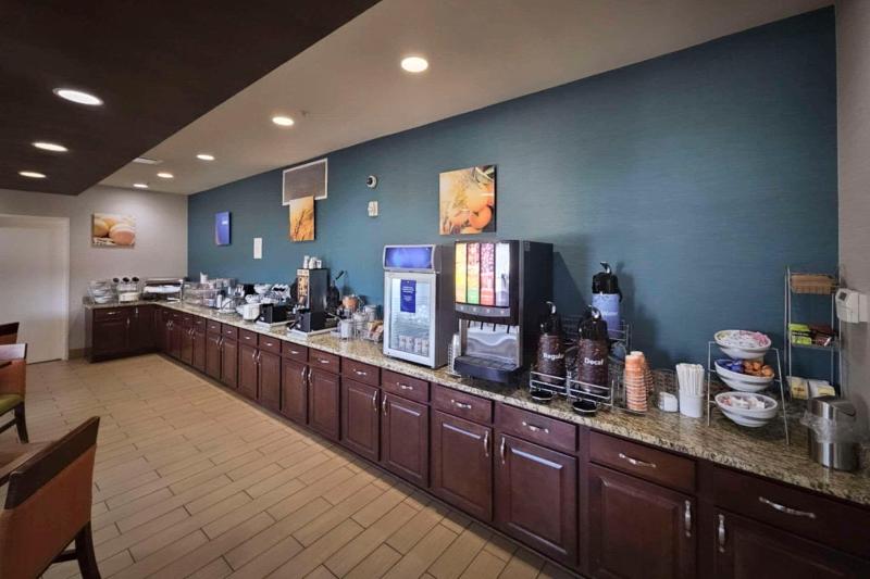 Comfort Inn Ferdinand image 7