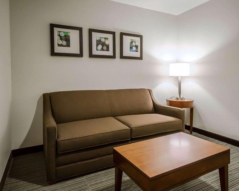 Comfort Inn Ferdinand image 6