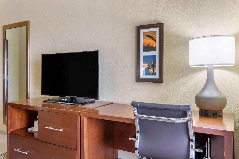 Comfort Inn & Suites Augusta image