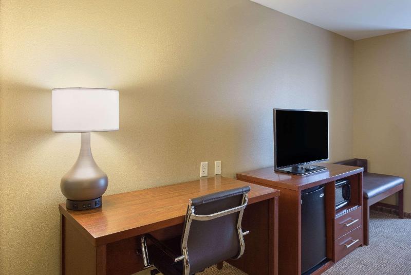 Comfort Inn & Suites Zachary image