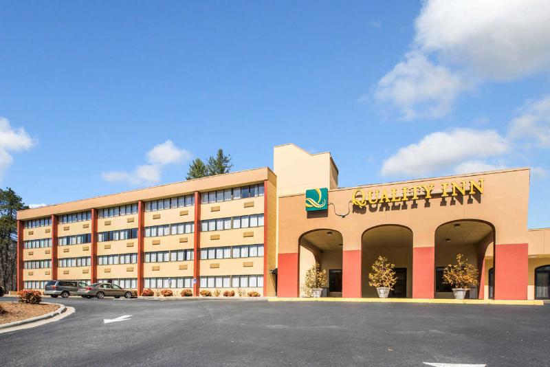 Clarion Pointe Sylva Near Cherokee Area image