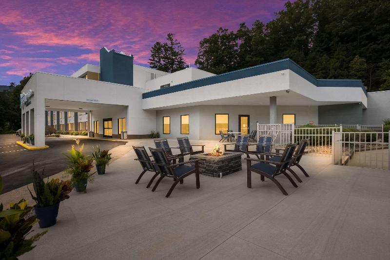 Clarion Pointe Sylva Near Cherokee Area image