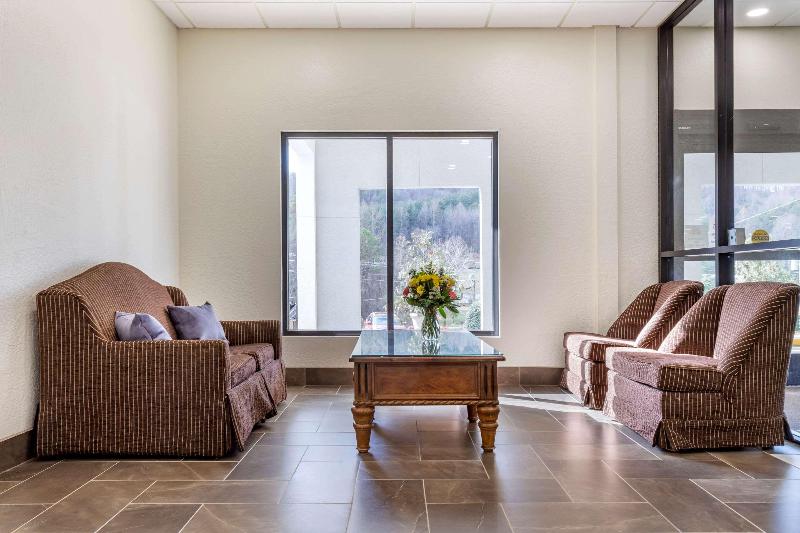 Clarion Pointe Sylva Near Cherokee Area image