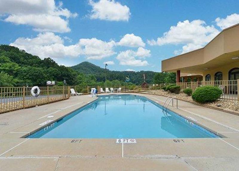 Clarion Pointe Sylva Near Cherokee Area image