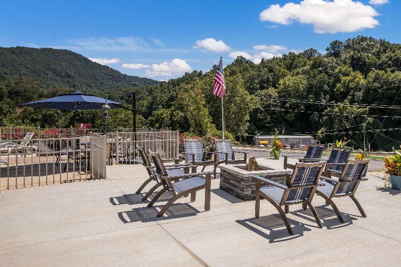 Clarion Pointe Sylva Near Cherokee Area image