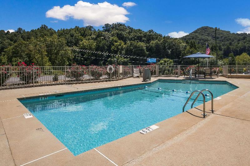 Clarion Pointe Sylva Near Cherokee Area image