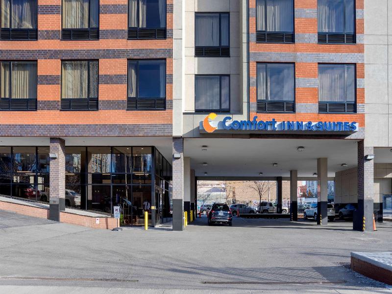 Comfort Inn & Suites near Stadium image