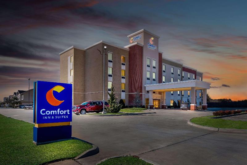 Comfort Inn & Suites Newcastle - Oklahoma City image