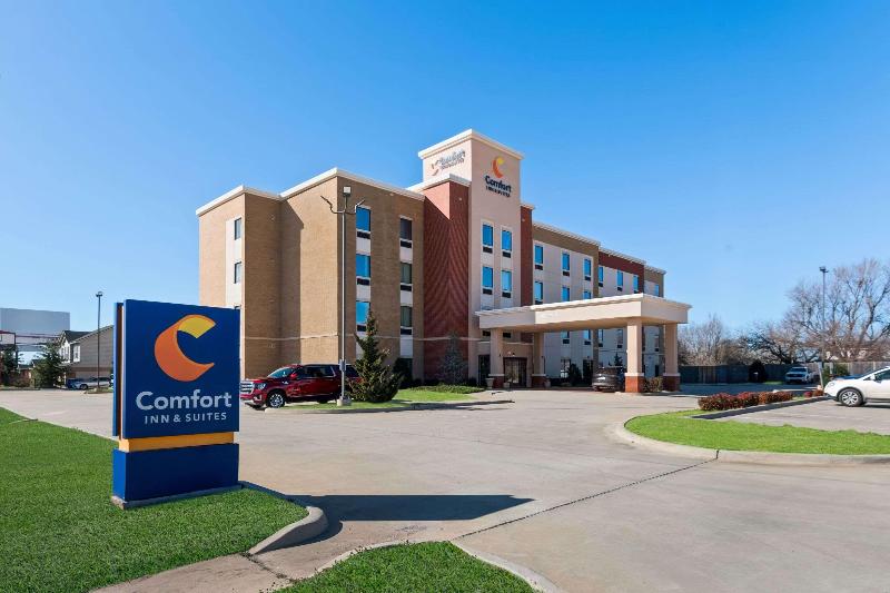 Comfort Inn & Suites Newcastle - Oklahoma City image