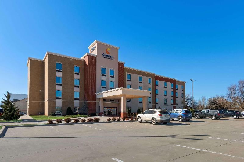 Comfort Inn & Suites Newcastle - Oklahoma City image