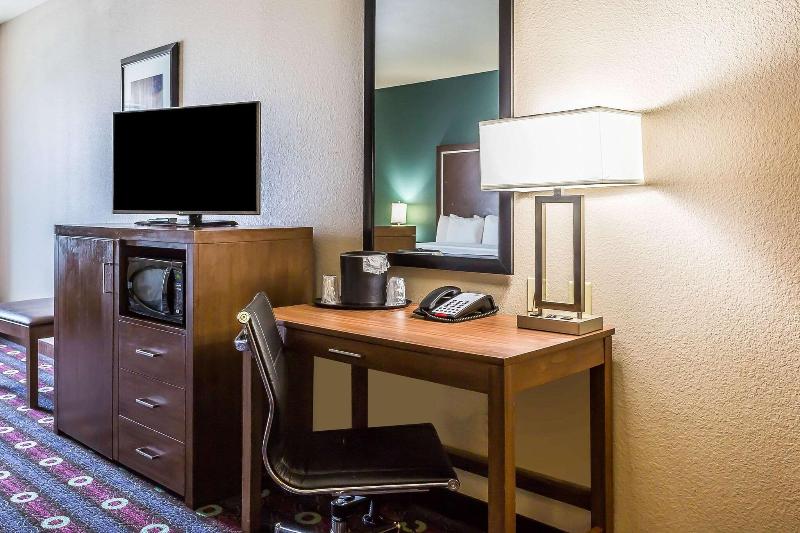 Comfort Inn & Suites Newcastle - Oklahoma City image