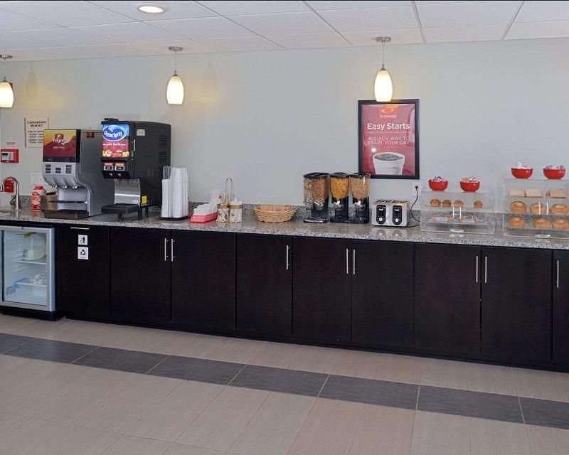 Econo Lodge Rochester I-90 & I-390 image