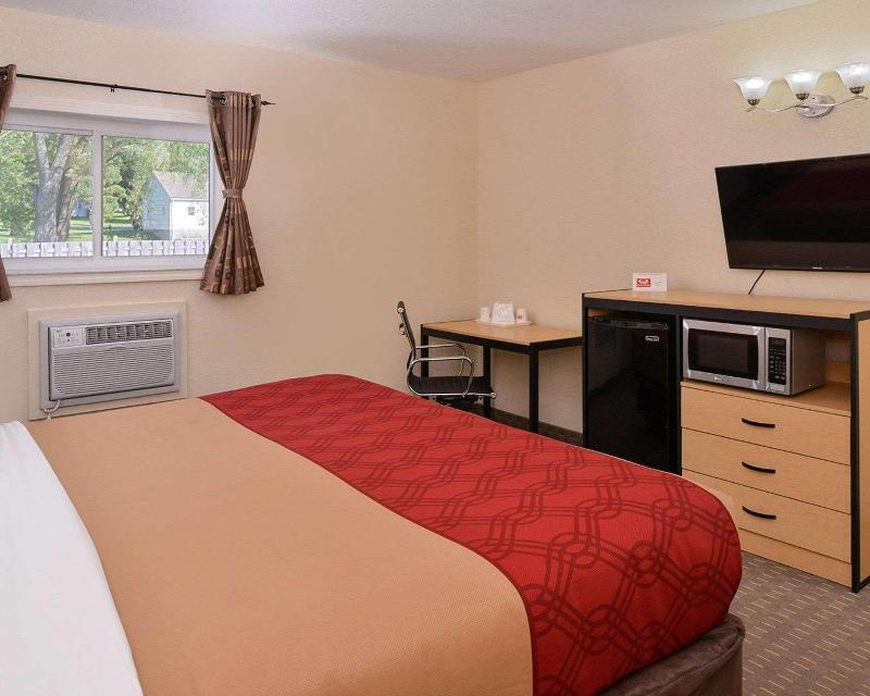 Econo Lodge Rochester I-90 & I-390 image