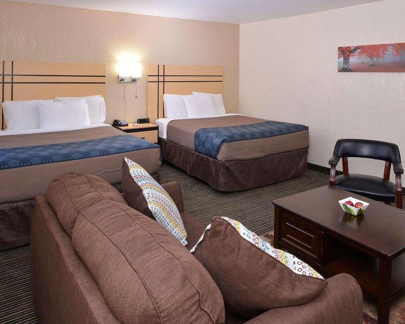 Econo Lodge Rochester I-90 & I-390 image