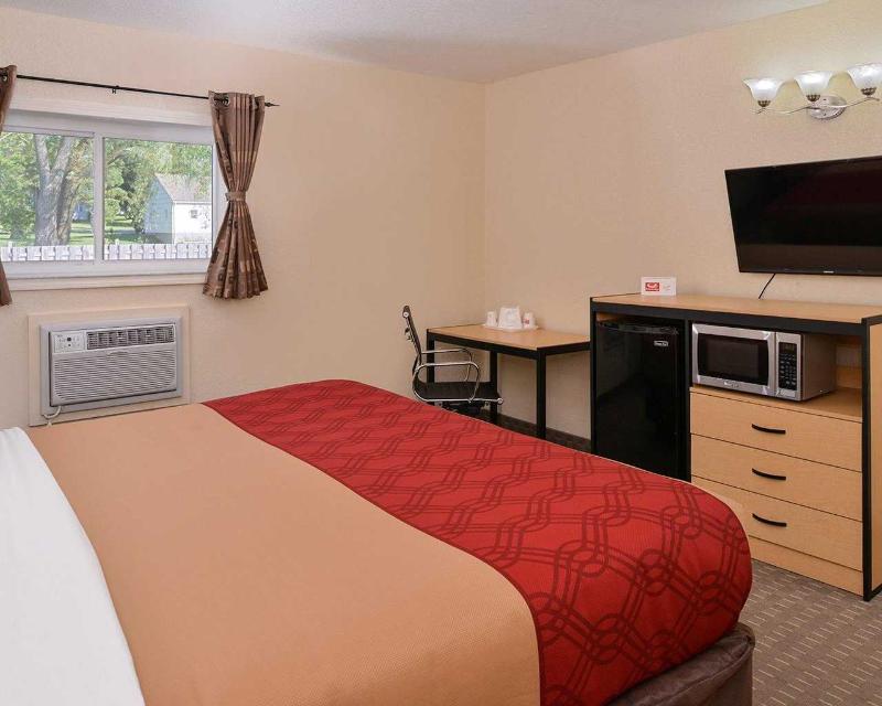 Econo Lodge Rochester I-90 & I-390 image