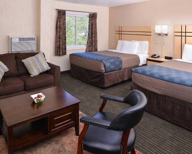 Econo Lodge Rochester I-90 & I-390 image