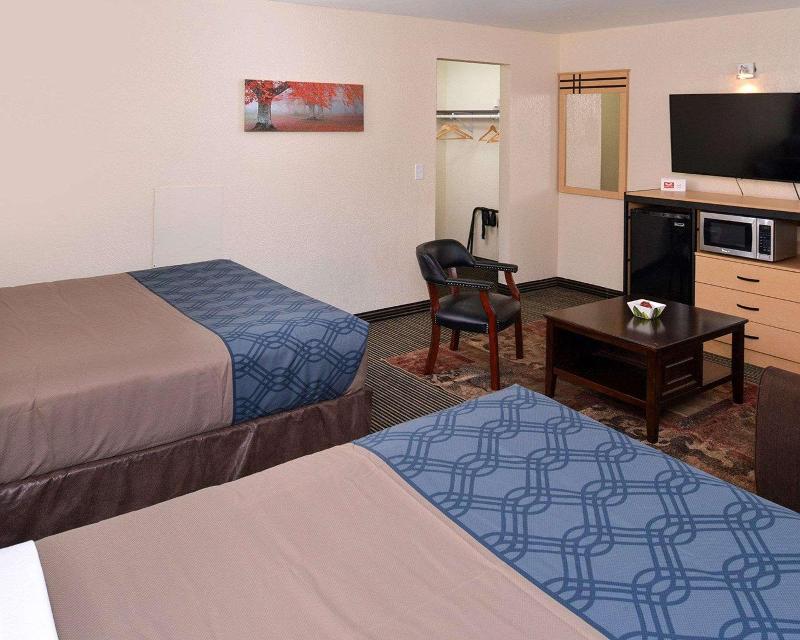Econo Lodge Rochester I-90 & I-390 image