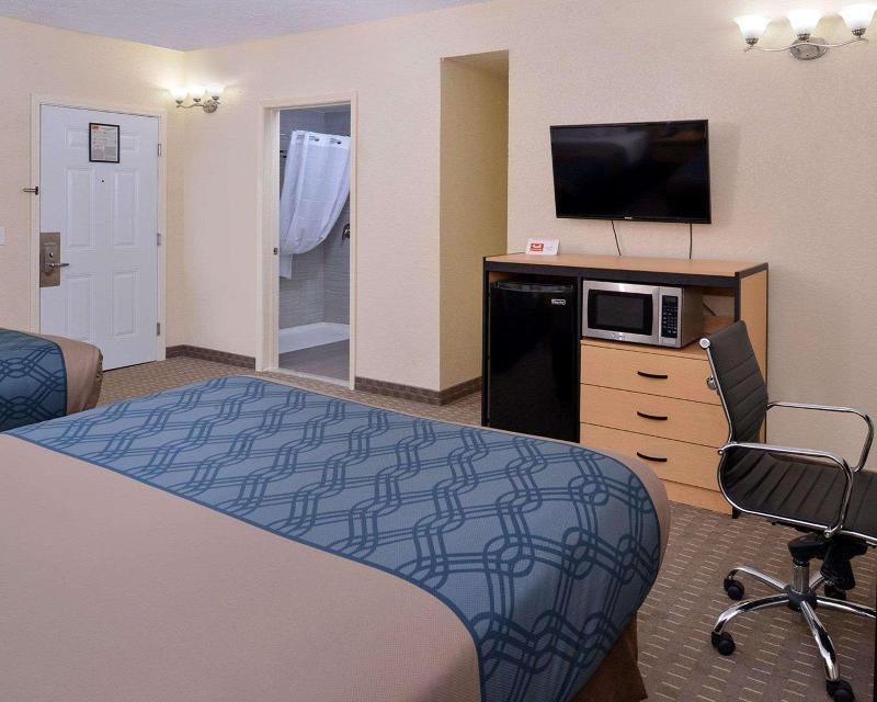 Econo Lodge Rochester I-90 & I-390 image