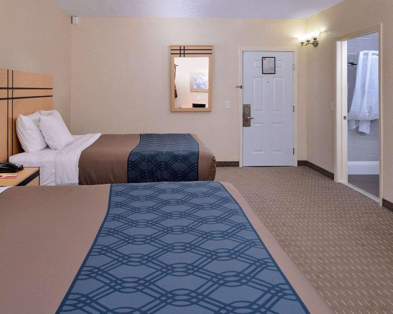 Econo Lodge Rochester I-90 & I-390 image