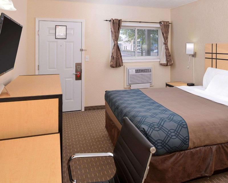 Econo Lodge Rochester I-90 & I-390 image