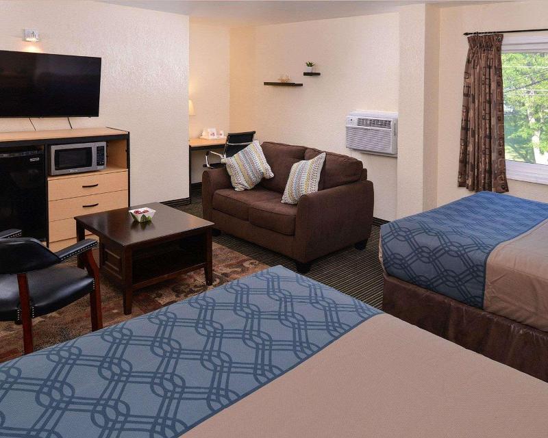 Econo Lodge Rochester I-90 & I-390 image
