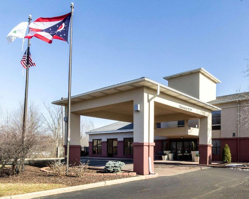 Quality Inn&Suites Oakwood Village Cleveland South image