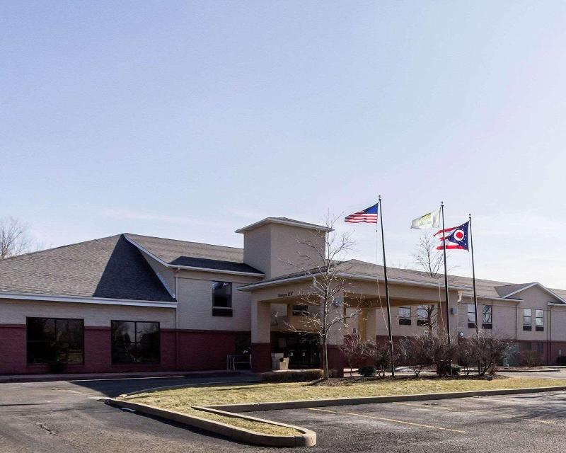 Quality Inn&Suites Oakwood Village Cleveland South image