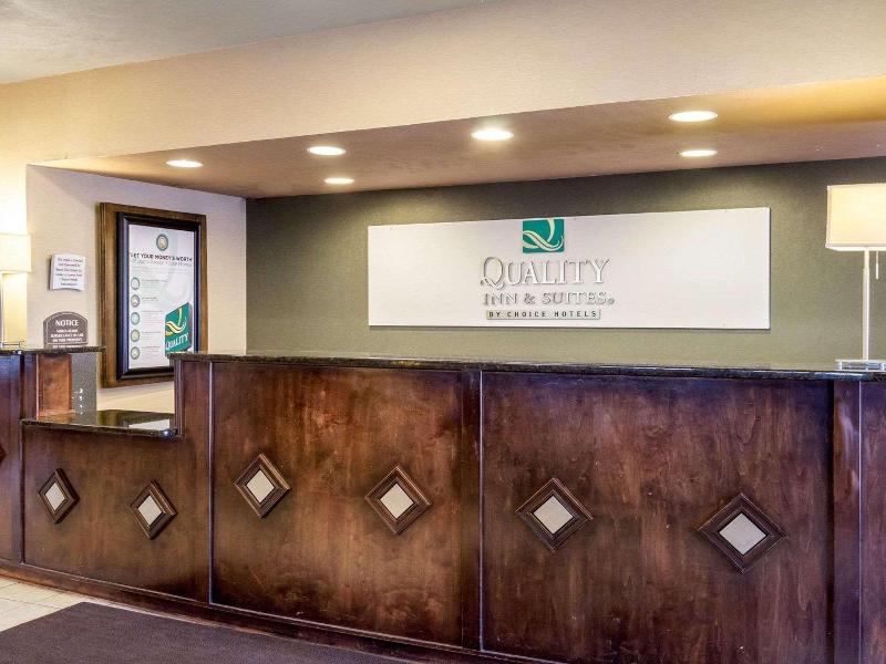Quality Inn&Suites Oakwood Village Cleveland South image