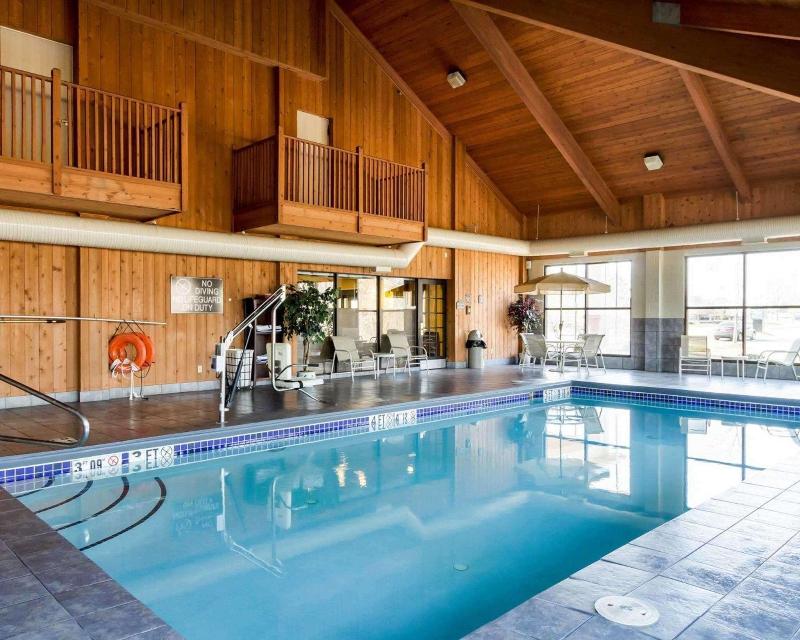 Quality Inn&Suites Oakwood Village Cleveland South image