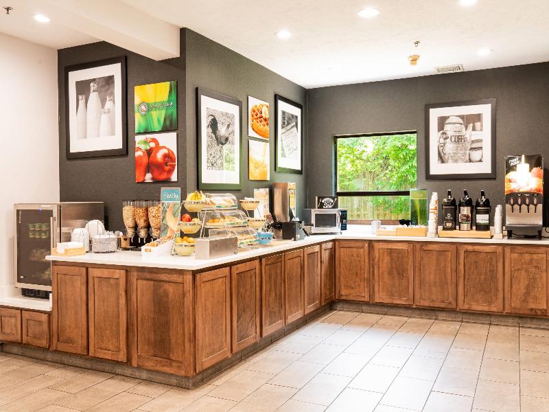 Quality Inn&Suites Oakwood Village Cleveland South image