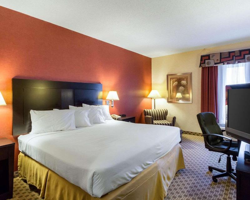 Quality Inn&Suites Oakwood Village Cleveland South image