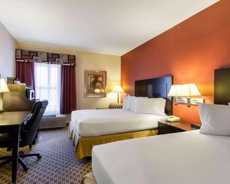 Quality Inn&Suites Oakwood Village Cleveland South image