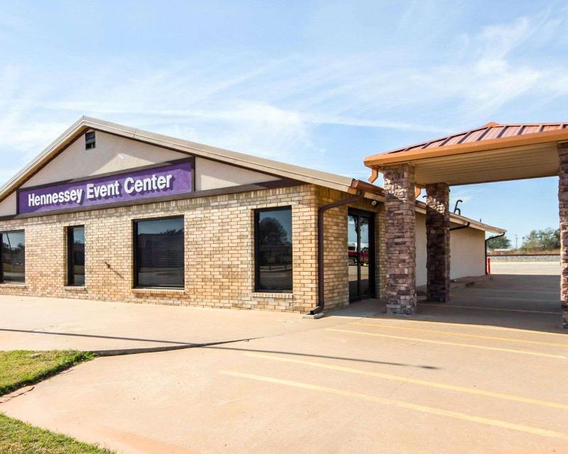 Sleep Inn & Suites Hennessey image