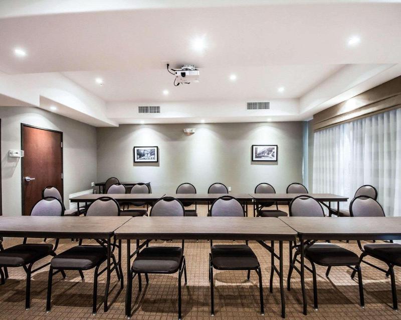 Sleep Inn & Suites Hennessey image