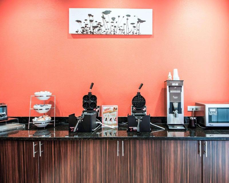 Sleep Inn & Suites Hennessey image