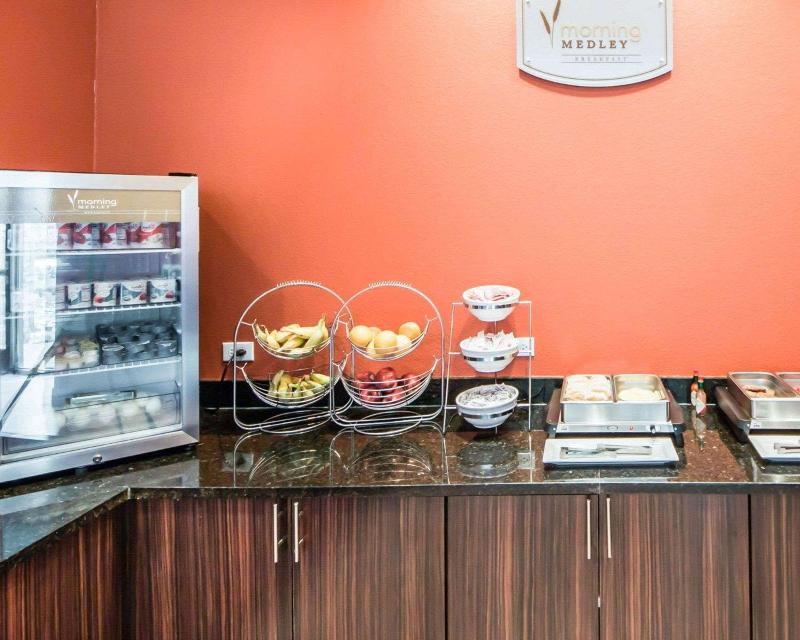 Sleep Inn & Suites Hennessey image