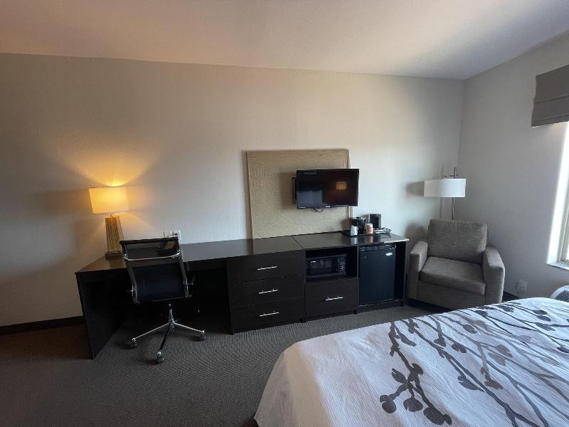 Sleep Inn & Suites Hennessey image
