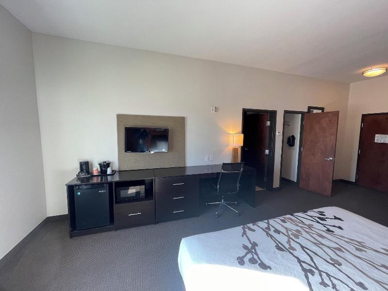 Sleep Inn & Suites Hennessey image