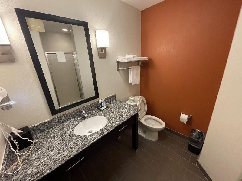 Sleep Inn & Suites Hennessey image