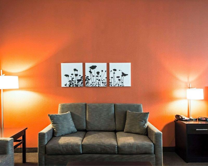 Sleep Inn & Suites Hennessey image 2
