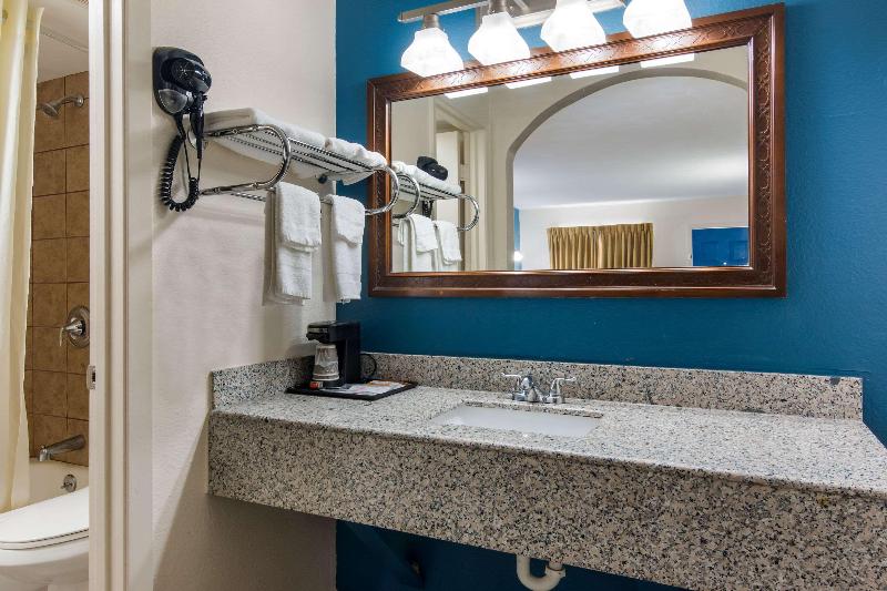 Rodeway Inn Broken Bow image 8