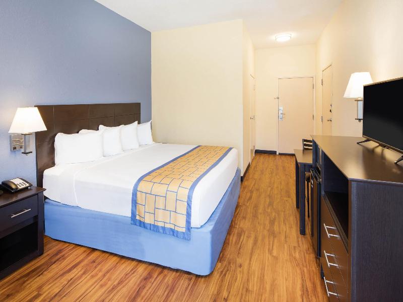 Days Inn by Wyndham Macon I-75 North image