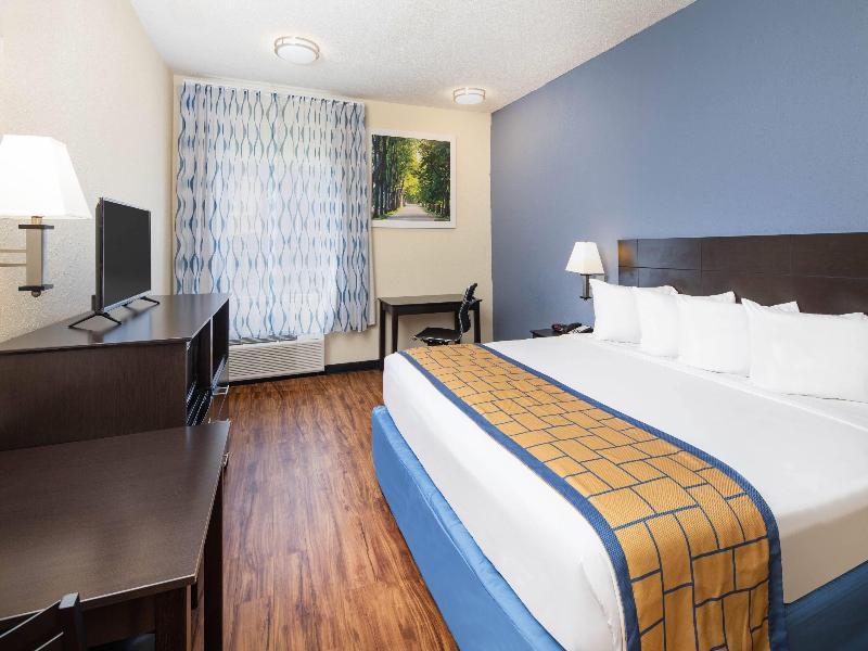 Days Inn by Wyndham Macon I-75 North image