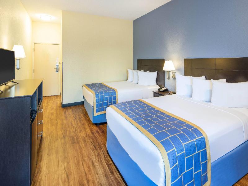 Days Inn by Wyndham Macon I-75 North image
