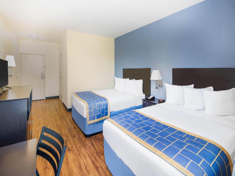 Days Inn by Wyndham Macon I-75 North image