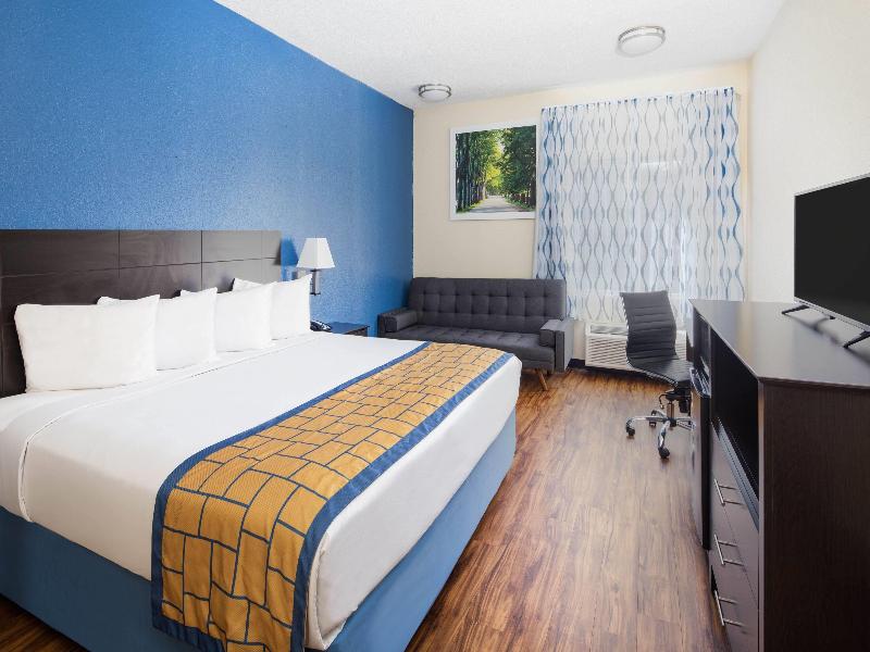 Days Inn by Wyndham Macon I-75 North image